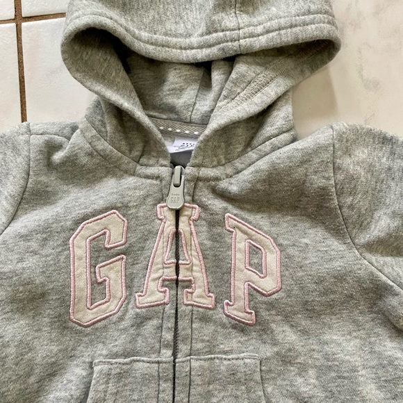Baby Gap girl zip up grey hoodie 6-12 months - Picture 2 of 2